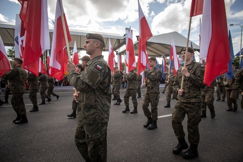 Powiat makowski. Żołnierze 5 MBOT wzięli udział w defiladzie