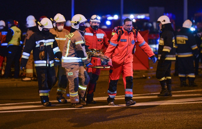 Wojewoda Ewa Leniart po wypadku ukraińskiego autokaru na autostradzie: 14 osób nadal jest w ciężkim stanie [WIDEO]