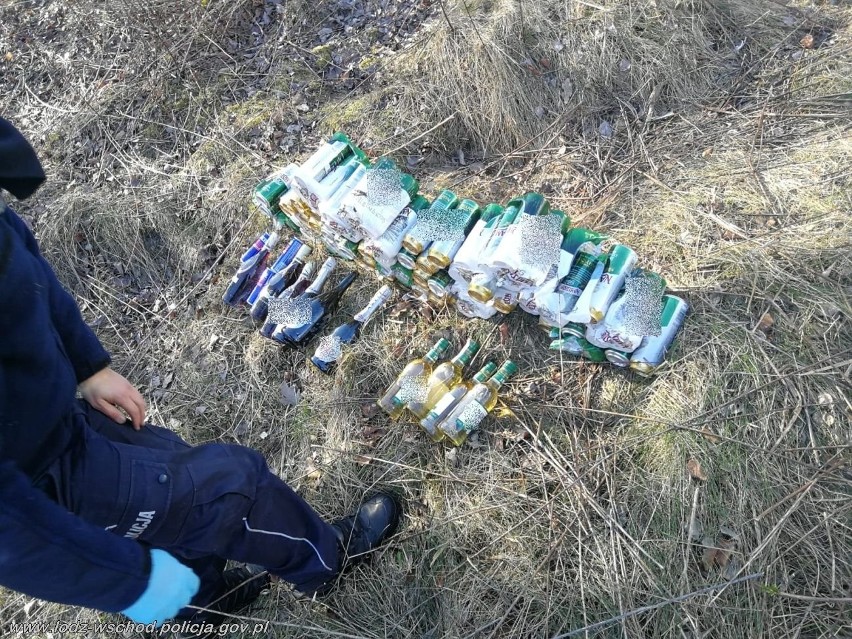 Wynieśli ze sklepu w Tuszynie 165 butelek i puszek z alkoholem
