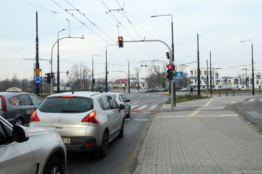 Rondo przy Gali bez zielonych strzałek. Samorządowcy ze Starego Miasta chcą ich przywrócenia. Co na to ratusz? 