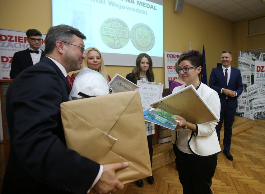 Oto laureaci tytułu „Nauczyciel na medal”. Wręczyliśmy nagrody zwycięzcom plebiscytu DZ [ZDJĘCIA]