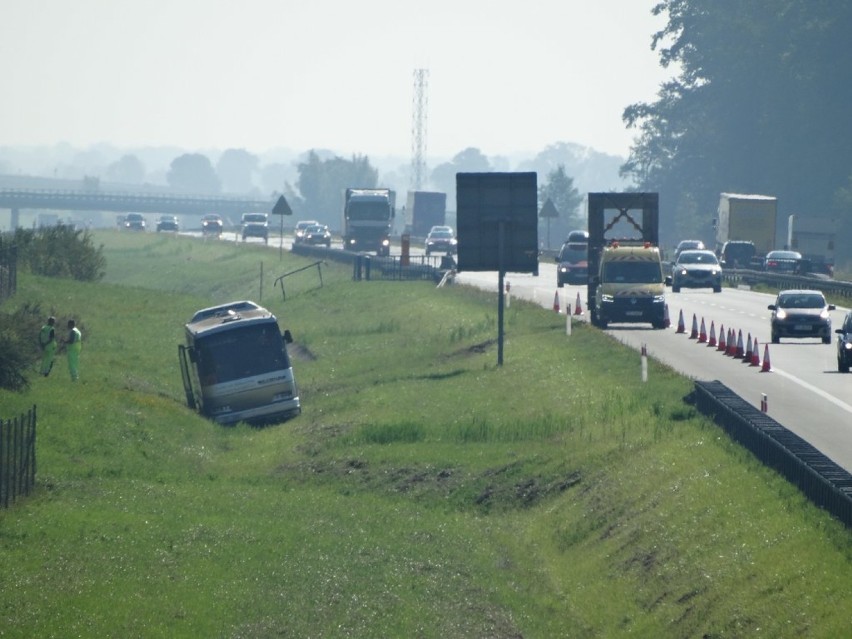 Wypadek na A2. Przewrócił się autokar z dziećmi. Wycieczka z...