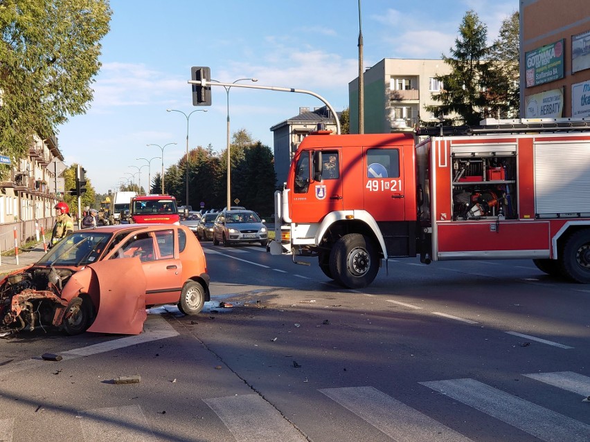 Nowy Targ. Poważny wypadek motocyklisty. Zderzył się z osobówką [ZDJĘCIA]