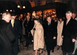 27 lat temu królowa Elżbieta II odwiedziła Kraków. 27 marca 1996 roku witały ją pod Wawelem tłumy mieszkańców 