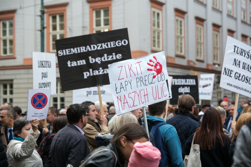 Protest na Placu Wszystkich Świętych