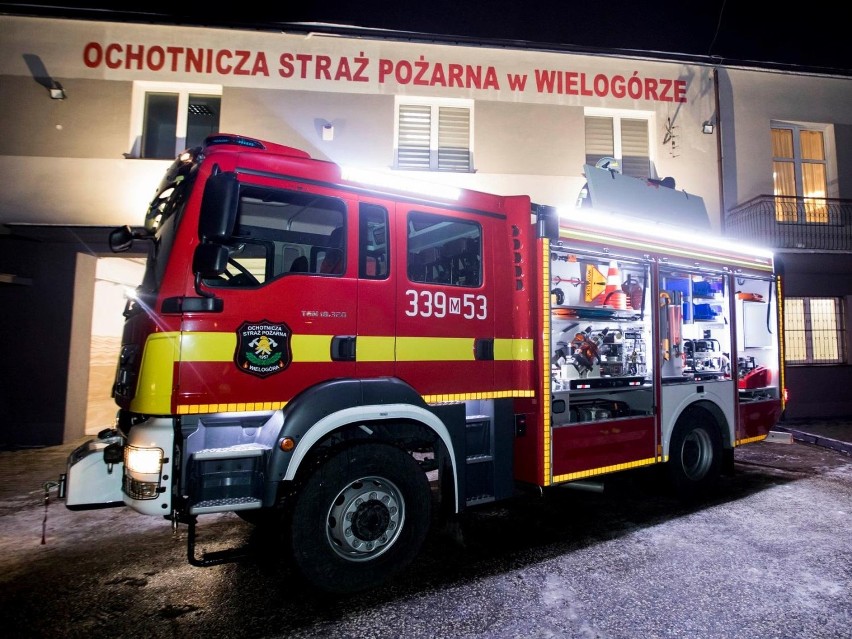 Ważny moment dla Ochotniczej Straży Pożarnej w Wielogórze. Trafił tam nowy wóz bojowy