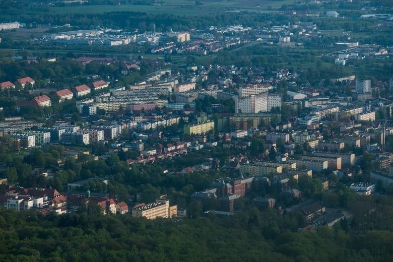 Jak na przestrzeni lat zmieniała się liczba mieszkańców w...