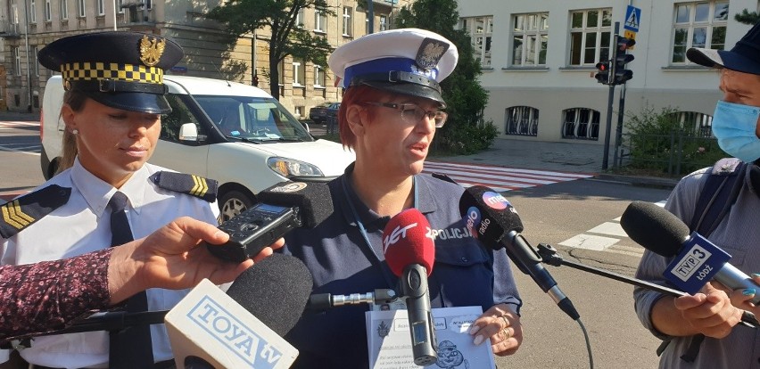 Bezpieczny powrót do szkoły w asyście policji i strażników. Przejścia przy szkołach już poprawione