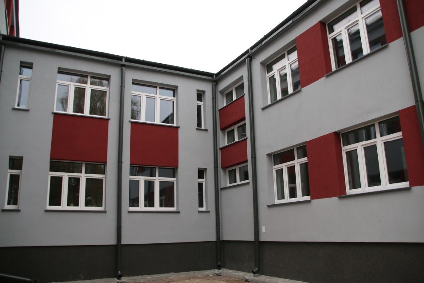 Trzy budynki szkolne w Jędrzejowie i Wodzisławiu już po...