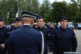 Dwadzieścioro nowych policjantów zasiliło garnizon świętokrzyski. Ślubowali służyć wiernie narodowi. Zobacz zdjęcia