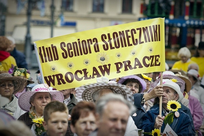 Wrocław: Marsz Kapeluszy rozpoczął Dni Seniora (ZDJĘCIA)