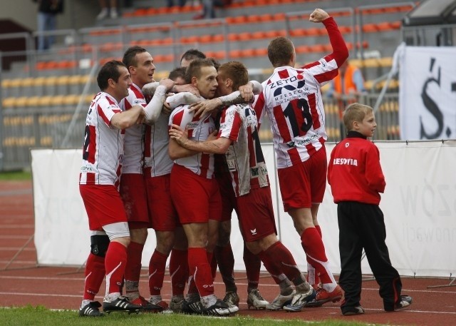 Po golu Sebastian Hajduk utonął w objęciach swoich kolegów.