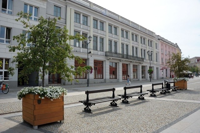 Budynek po Domu Handlowym Nowy jest pusty od roku. Stylizowane na niemiecką piwiarnię Bierhalle opuściło go w wyniku konfliktu między miastem, a dzierżawcą gmachu.