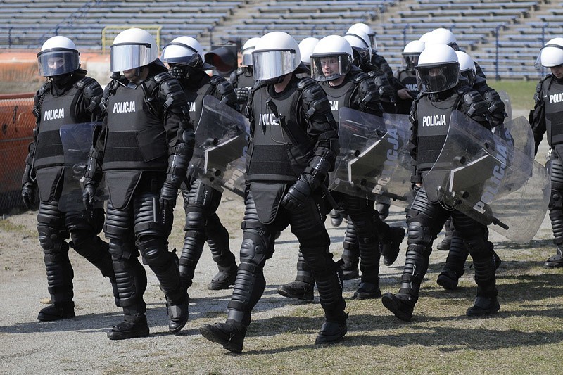 Dlatego funkcjonariusze z Oddziału Prewencji Policji w...