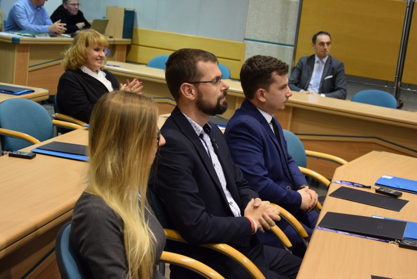 Uroczysta sesja Rady Miasta Gdyni. Radni ślubowali na kolejną kadencję [zdjęcia]
