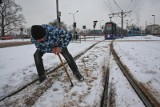 Skończyły się pieniądze na utrzymanie zwrotnic. I wtedy spadł śnieg, a MPK przeprosiło za pogodę