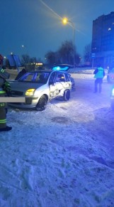 Niebezpieczny wypadek w Gnieźnie. Dwie osoby są poszkodowane, w tym dziecko