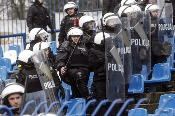 Policjanci ćwiczą przed sezonem piłkarskim [ZDJĘCIA]