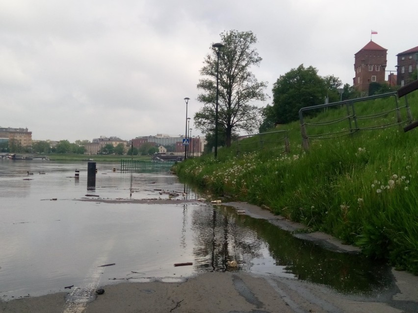 Bulwary wiślane w Krakowie zostały zalane