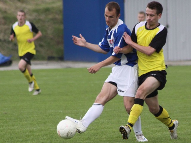 Błękitni (na żółto) wzmocnili się dwoma nowymi piłkarzami.