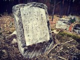 Świat o nich zapomniał. Ludzie przestali dbać. Zobaczcie stare i zapomniane cmentarze w Lubuskiem. Niektóre liczą nawet 200 lat...