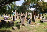 Kolejne macewy na cmentarzu żydowskim przy ul. Wschodniej w Białymstoku odnowione (zdjęcia)