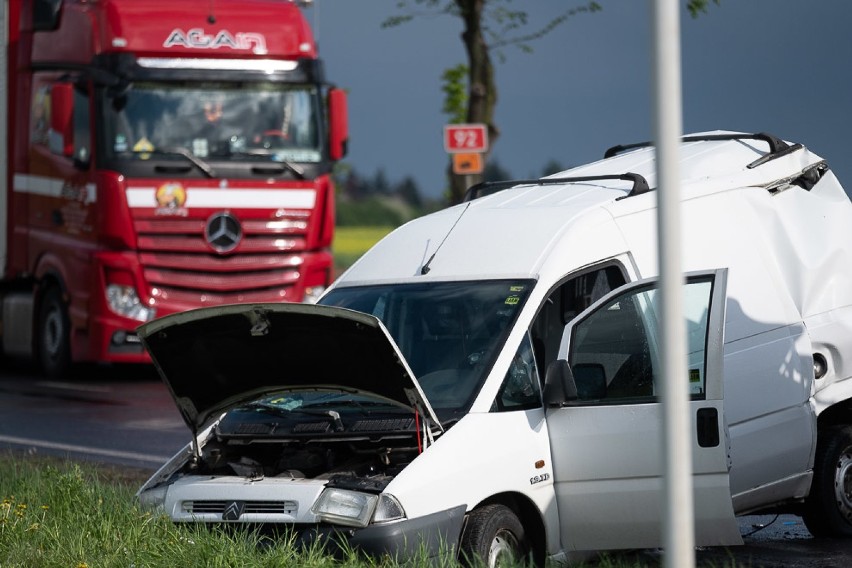 Do wypadku doszło około godz. 15 na drodze krajowej nr 92. Z...