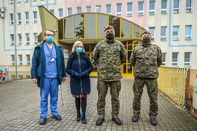 Szpital i żołnierze organizują świąteczną akcję dla pacjentów.