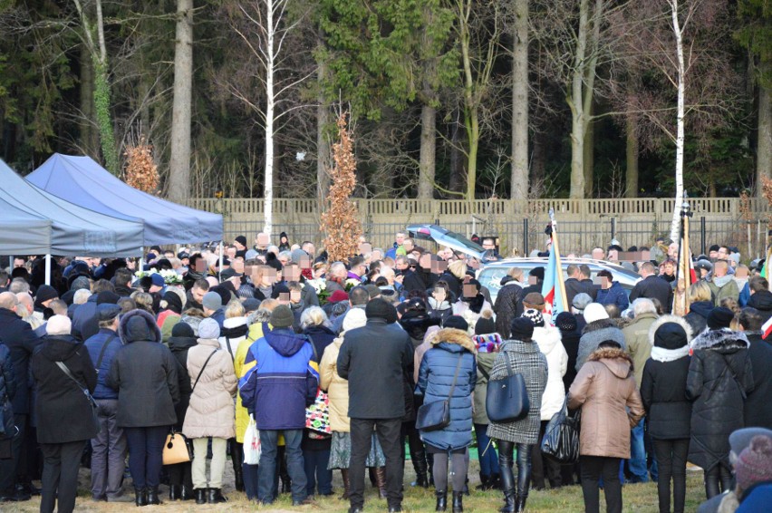 Pogrzeb tragicznie zmarłych nastolatek w Koszalinie. Dziewczynki zostaną pochowane na cmentarzu w Koszalinie [ZDJĘCIA, WIDEO]