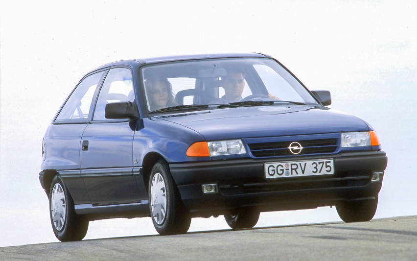 Rok 1991, w którym Opel Astra F miał światową premierę, był...