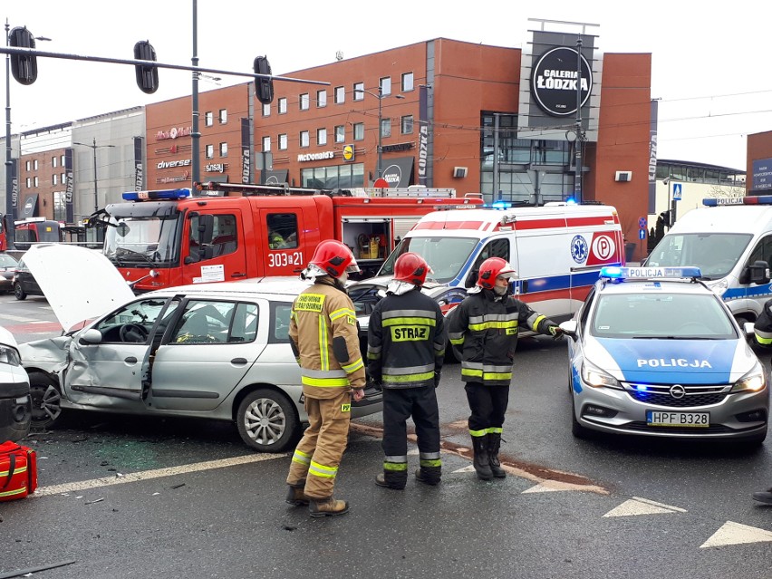 Groźny wypadek w centrum Łodzi. Nie działała sygnalizacja i...boom! ZDJĘCIA