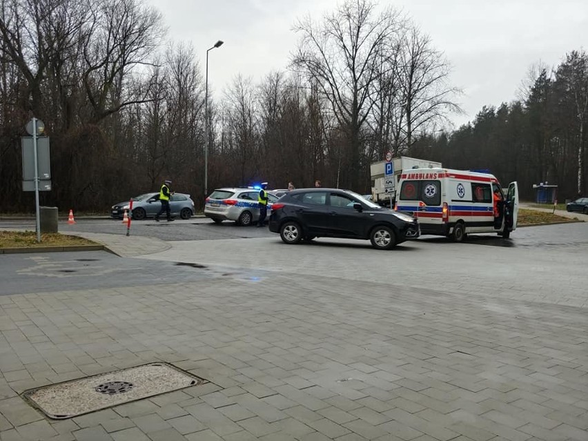 Wypadek w Borku Fałęckim. Zderzyły się samochód dostawczy i...