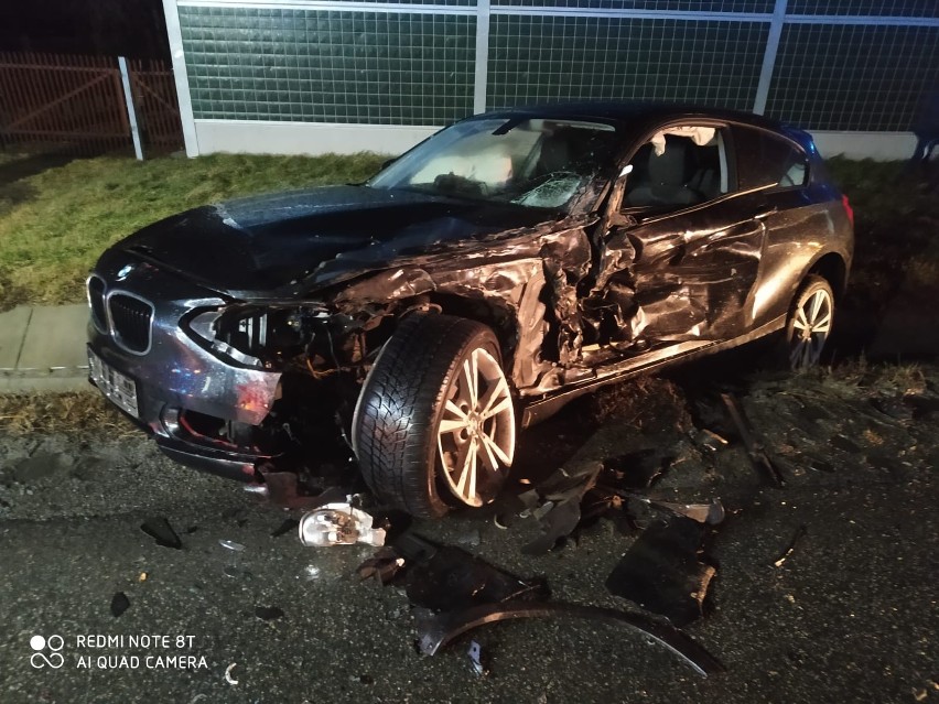 Wypadek na DK94 w Jasieniu, jedna osoba została ranna po...