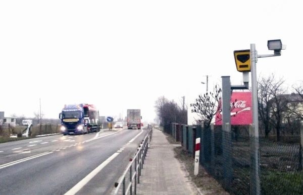 Dwa stacjonarne fotoradary na drodze numer 50 w Pniewach przestały działać.