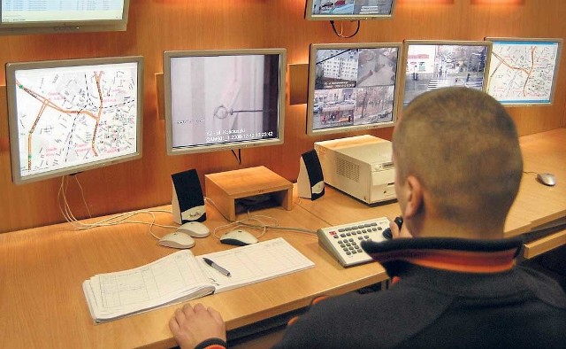 W mieście działa prawie 800 kamer monitoringu. Do zapisów mają dostęp policjanci. Monitoring pomaga im w wykryciu sprawców napadów, kradzieży, rozbojów, dewastacji i innych przestępstw   