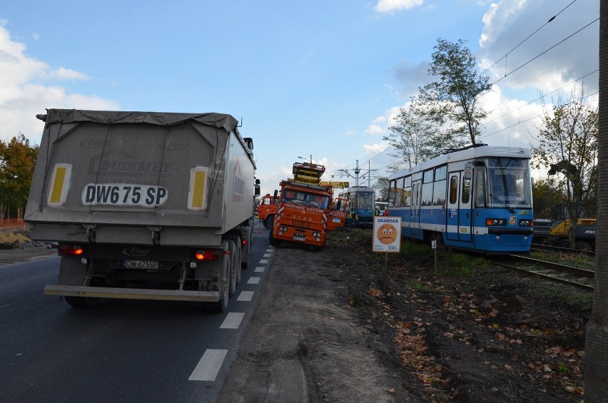 Leśnica bez tramwajów. Torowisko na Kosmonautów było zamknięte [ZDJĘCIA]