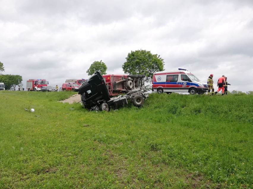 W piątek przed południem na drodze krajowej nr 11 koło...