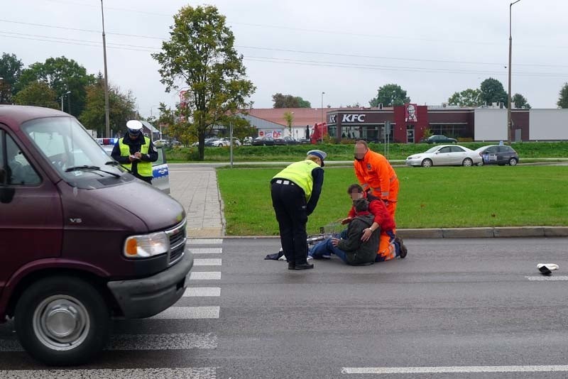Ul. Piastowska: Wypadek. Potrącenie rowerzystki na przejściu dla pieszych (wideo, zdjęcia)