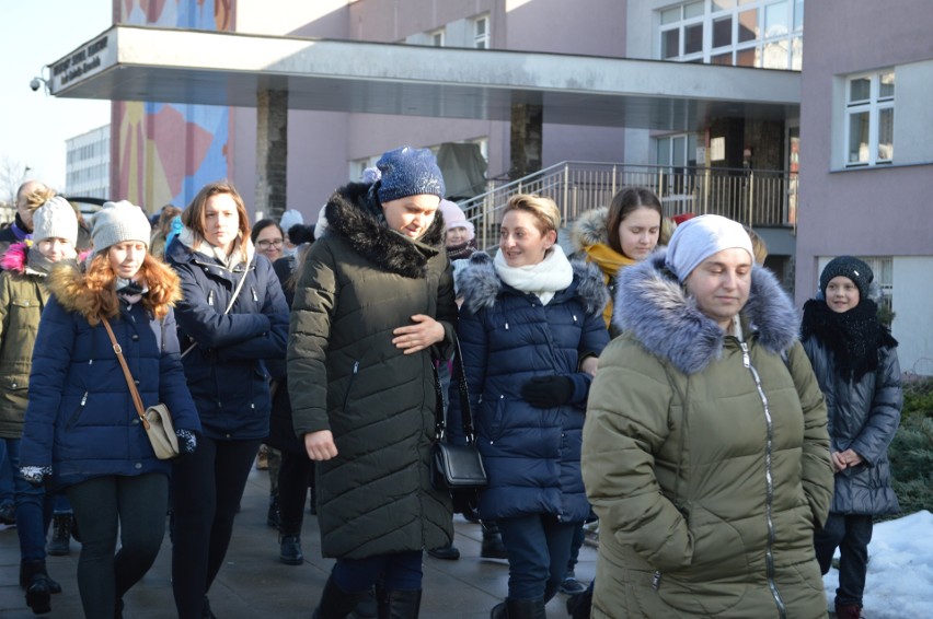 Balony z marzeniami odleciały w niebo. Fundacja "Pomóż Im" świętuje Dzień Dziecka z Chorobą Nowotworową [galeria]