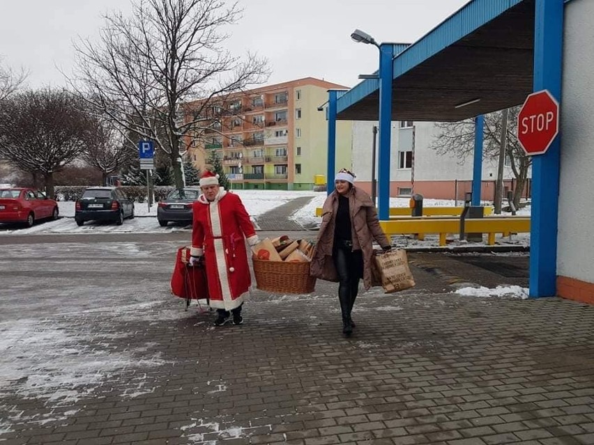Święty Mikołaj znów odwiedził dzieci ze szpitala w Inowrocławiu. Zobaczcie zdjęcia
