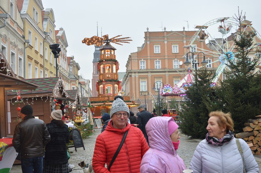 Dziś (3 grudnia) w Opolu ruszył Jarmark Świąteczny....
