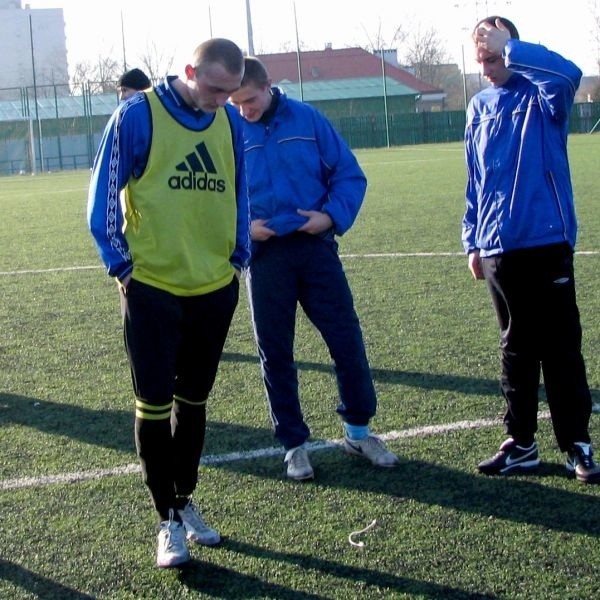 Łukasz Kozieł (z lewej) ostatnio grał w Walii. Chce teraz spróbować swoich sił w Broni Radom. 
