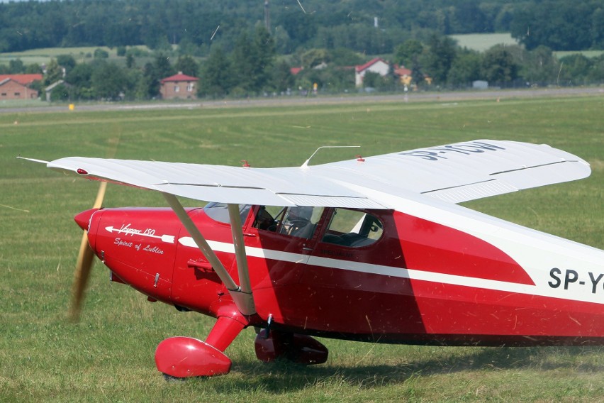 Air Festival Świdnik. Taniec Biało - Czerwonych Iskier na niebie [ZDJĘCIA, WIDEO]