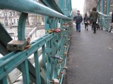 Most Zakochanych w Opolu. Jest na nim sporo kłódek [zdjęcia]