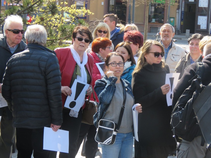 Wadowice. 15 kwietnia. Protest w obronie nauczycieli