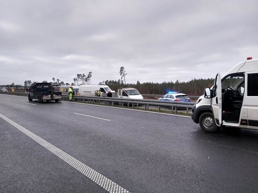 Wypadek na A6. Jedna osoba poszkodowana, są utrudnienia