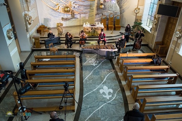 W kościele świętego Brata Alberta w Busku-Zdroju odbyło się nagranie koncertu „Klasyka na wielki post” w wykonaniu Buskiej Orkiestry Zdrojowej. Koncert będzie można obejrzeć 18 marca o godzinie 18 na Facebooku. Link także na stronie echodnia.eu.>>>Zobacz więcej zdjęć z nagrywania na kolejnych slajdach