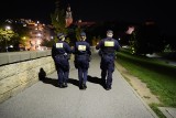 Nocny pościg w centrum Krakowa. Mężczyzna nagrywał części intymne kobiety 