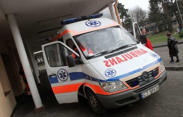 Toruńskie szpitale dogadały się w sprawie ostrych dyżurówSzpital Bielany - ambulans, karetka