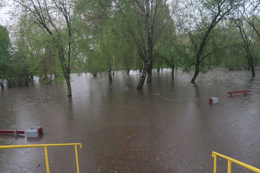 Białystok sparaliżowany z powodu deszczu. Ulewa 07.05.2017